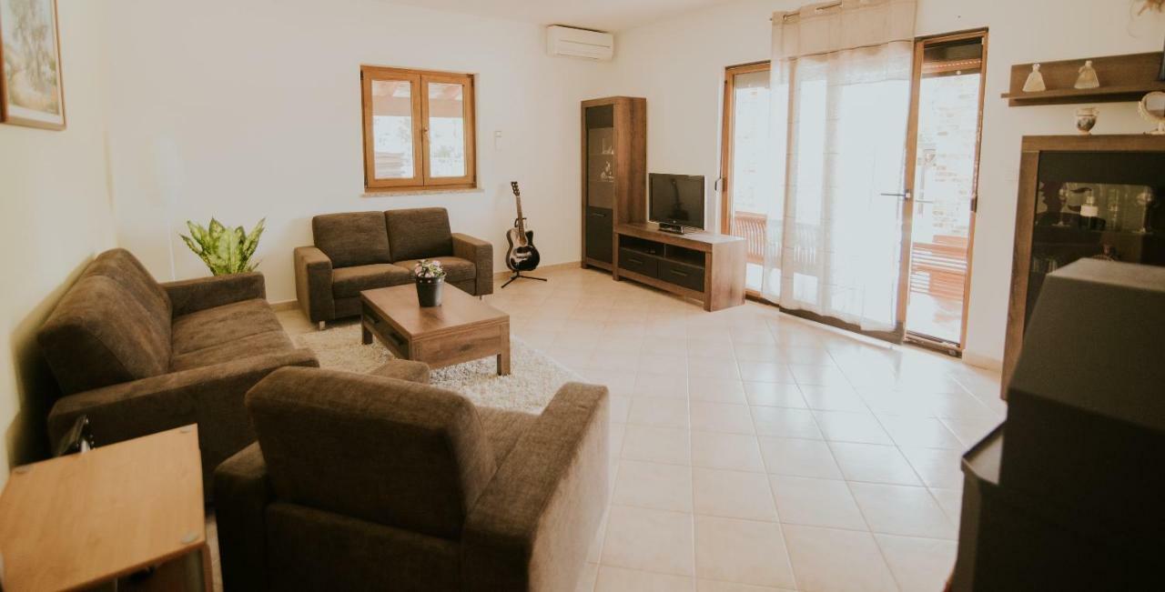 Villa Daisy Tar-Vabriga Zewnętrze zdjęcie